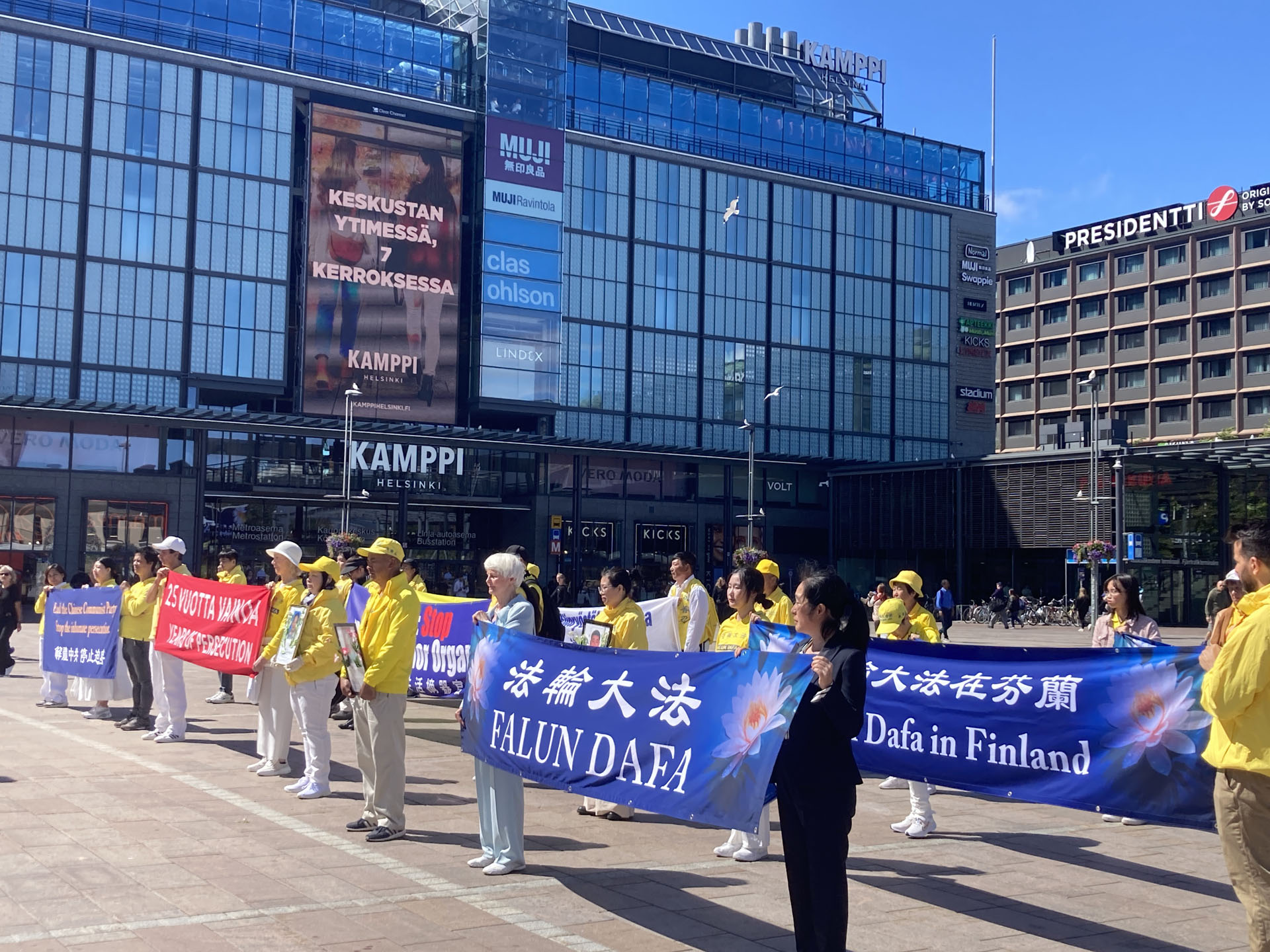 Image for article Finlândia: Manifestação e passeata em Helsinque marcam os 25 anos de perseguição