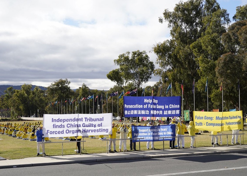 Image for article Canberra, Austrália: Manifestação marca 25 anos de perseguição