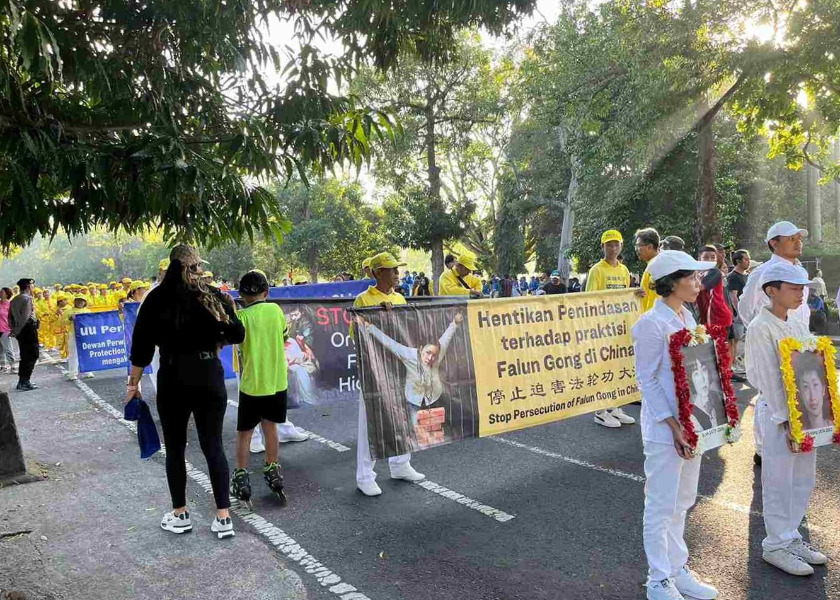 Image for article ​Indonésia: Manifestações e desfiles pedem o fim da perseguição ao Falun Gong