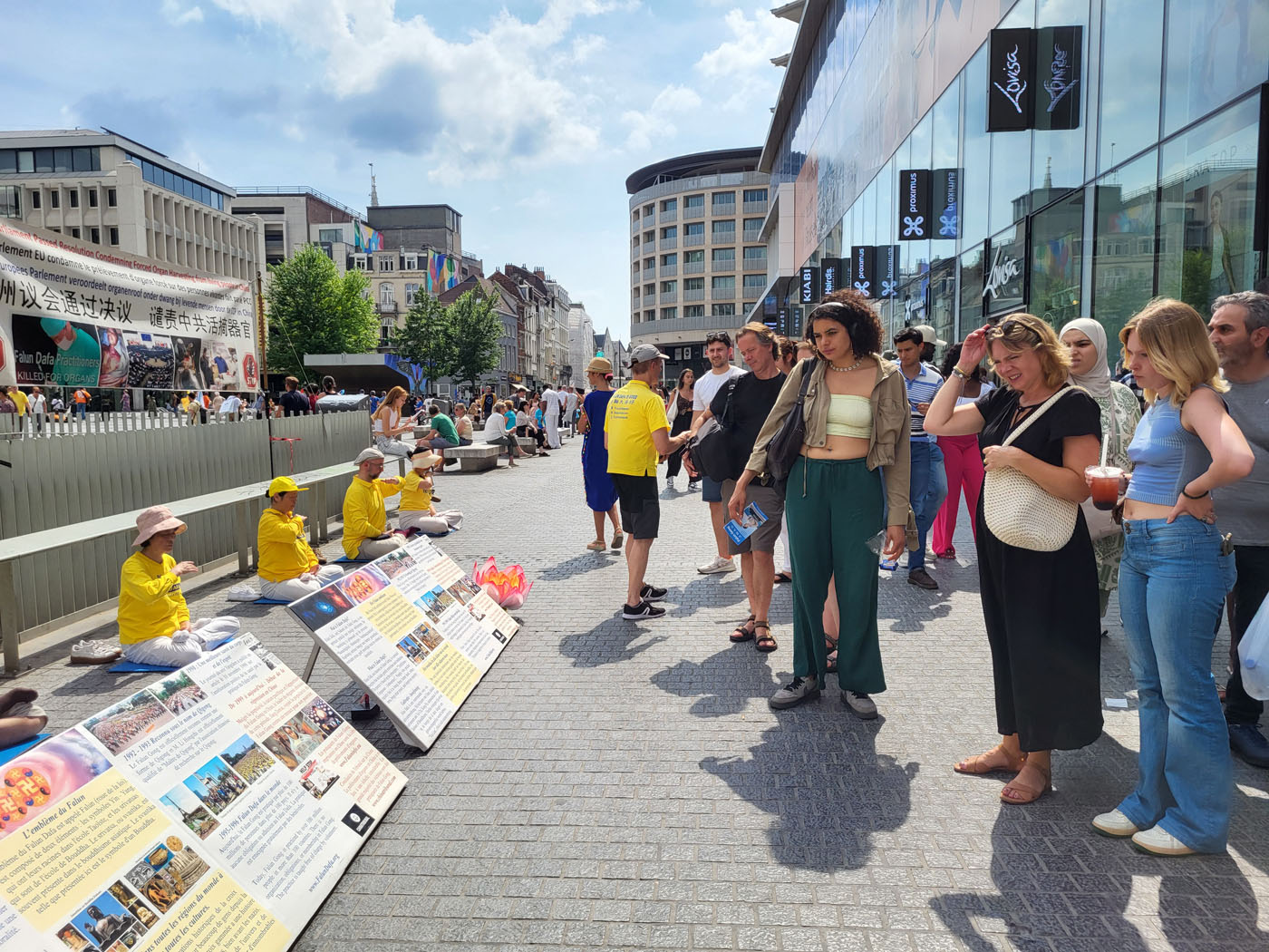 Image for article ​Praticantes do Falun Gong na Bélgica realizam atividades que marcam 25 anos de perseguição