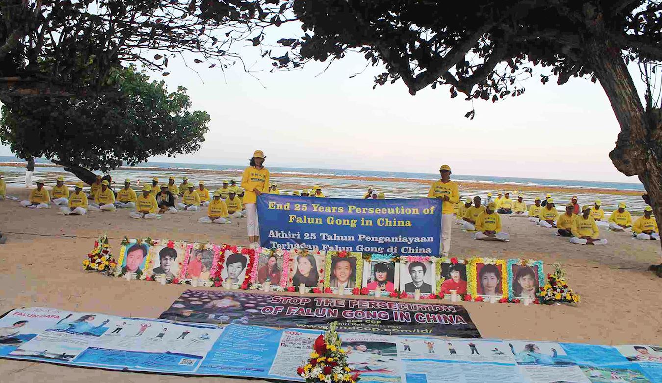 Image for article ​Bali, Indonésia: Vigília à luz de velas pede o fim da perseguição ao Falun Dafa na China