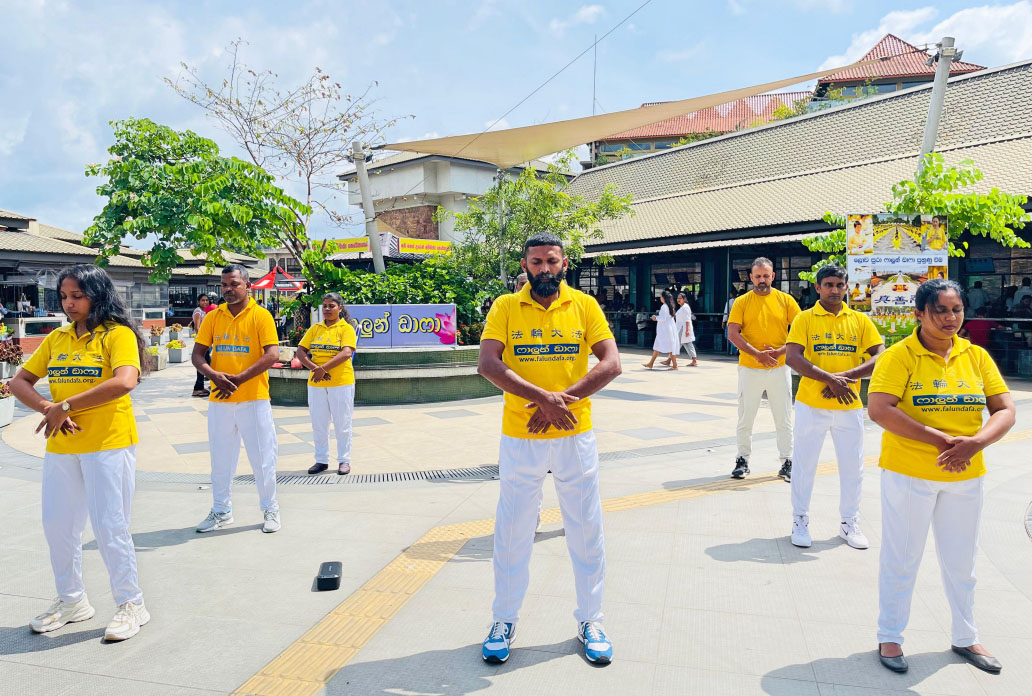 Image for article ​Kandy, Sri Lanka: Turistas e cingaleses assinam petição para acabar com a perseguição ao Falun Dafa