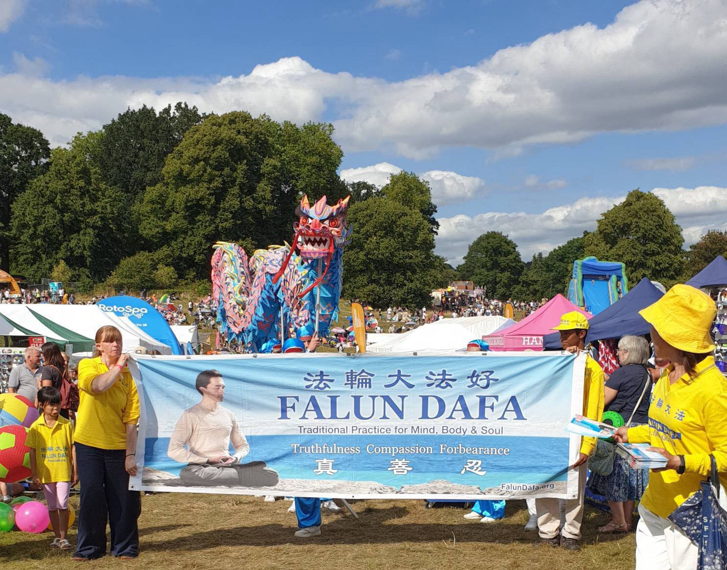 Image for article Inglaterra: Os participantes da Festa Internacional do Balão valorizam a Verdade, a Compaixão e a Tolerância