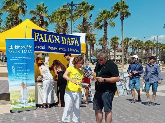 Image for article ​Valência, Espanha: Apresentando o Falun Dafa e aumentando a conscientização sobre a perseguição