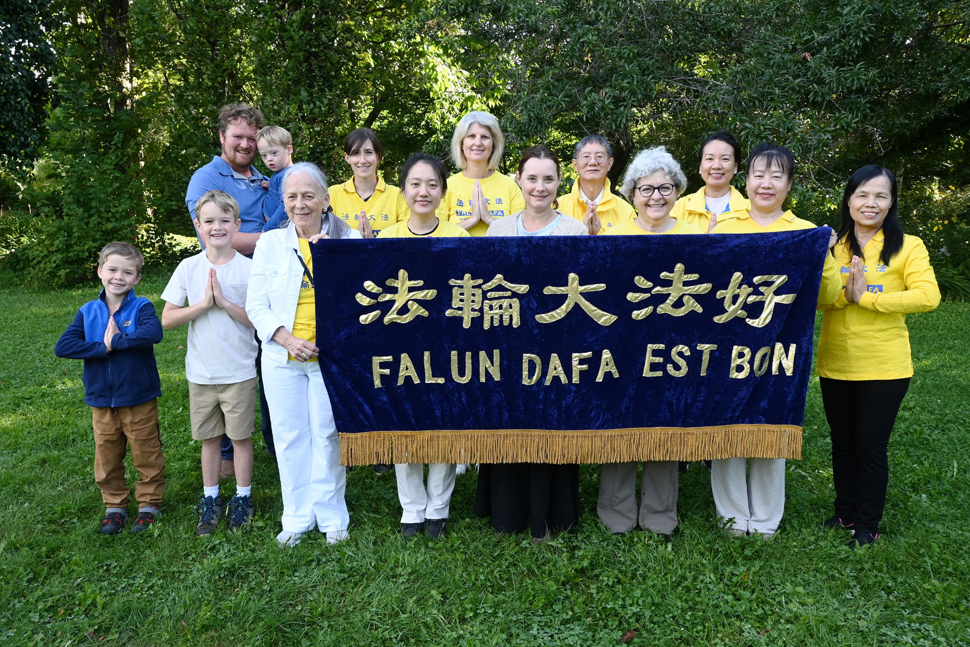 Image for article ​Quebec, Canadá: Praticantes desejam ao Mestre Li Hongzhi um Feliz Festival do Meio do Outono