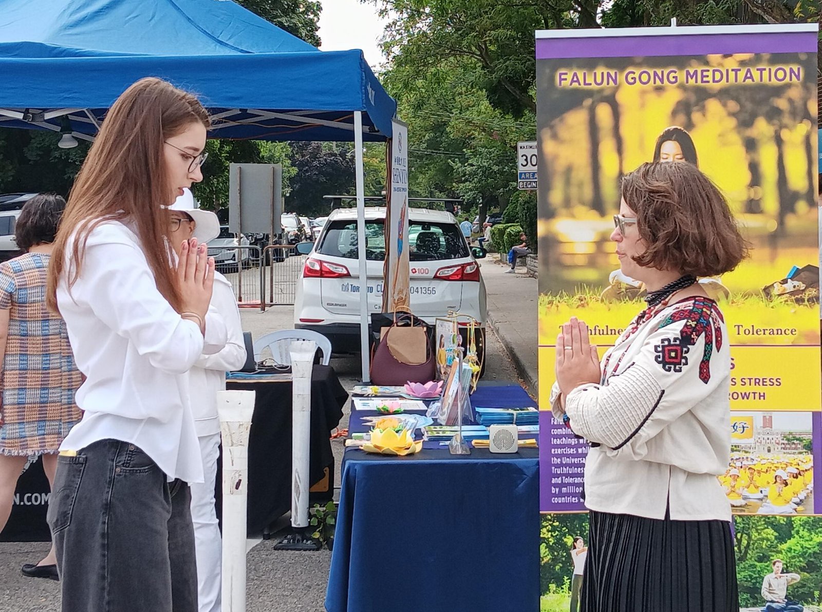 Image for article Canadá: Apresentando o Falun Dafa no Festival Ucraniano em Toronto