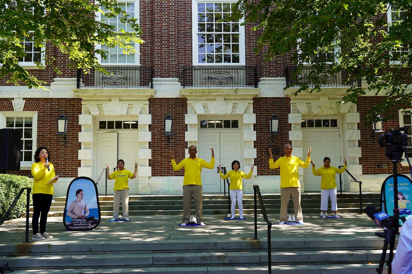 Image for article ​Newark, Delaware: Público apoia o Falun Dafa e o fim da perseguição em um evento do Dia da Comunidade