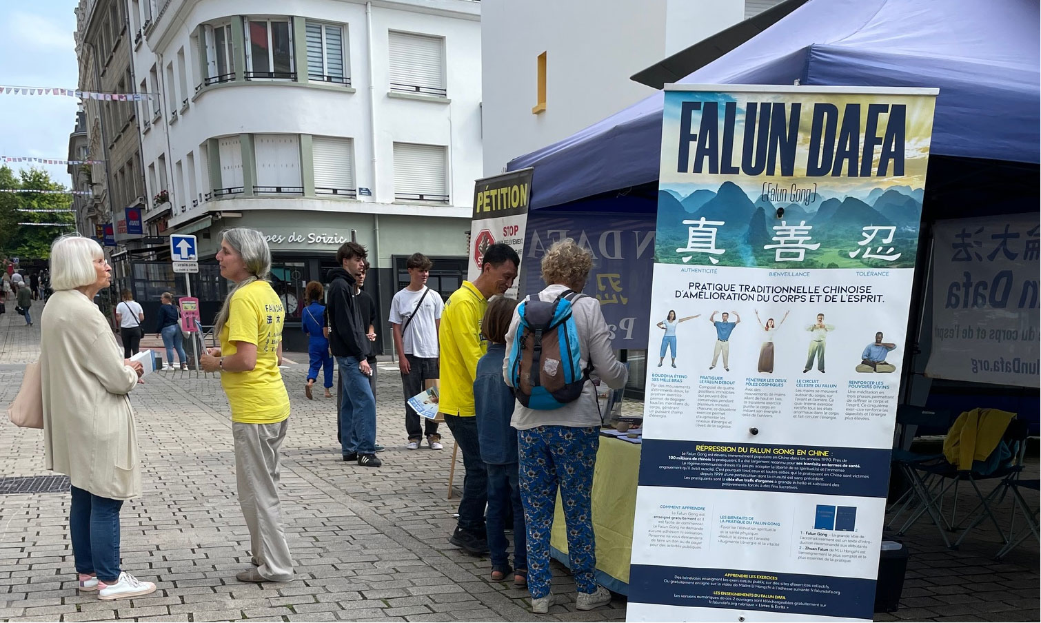 Image for article ​França: Apresentação do Falun Dafa em Lorient