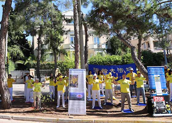 Image for article ​Grécia: Manifestação em frente ao consulado chinês em Atenas condena a extração forçada sistêmica de órgãos vivos pelo regime chinês