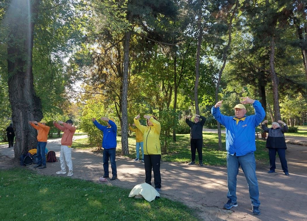 Image for article ​República da Moldávia: Pessoas aprendem sobre o Falun Dafa e a perseguição pelo regime comunista chinês