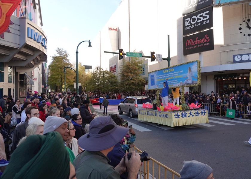 Image for article Maryland, EUA: Falun Dafa é bem recebido durante o desfile de Ação de Graças