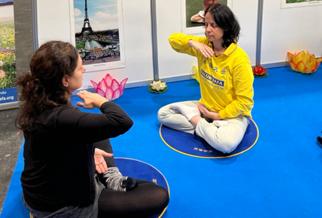 Image for article Espanha: Falun Dafa é bem recebido na Exposição de Saúde Natural em Madri