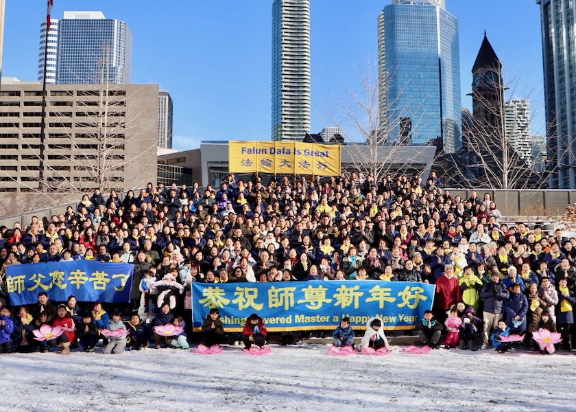 Image for article ​Toronto, Canadá: Praticantes do Falun Dafa expressam gratidão ao Mestre Li e lhe desejam um Feliz Ano Novo