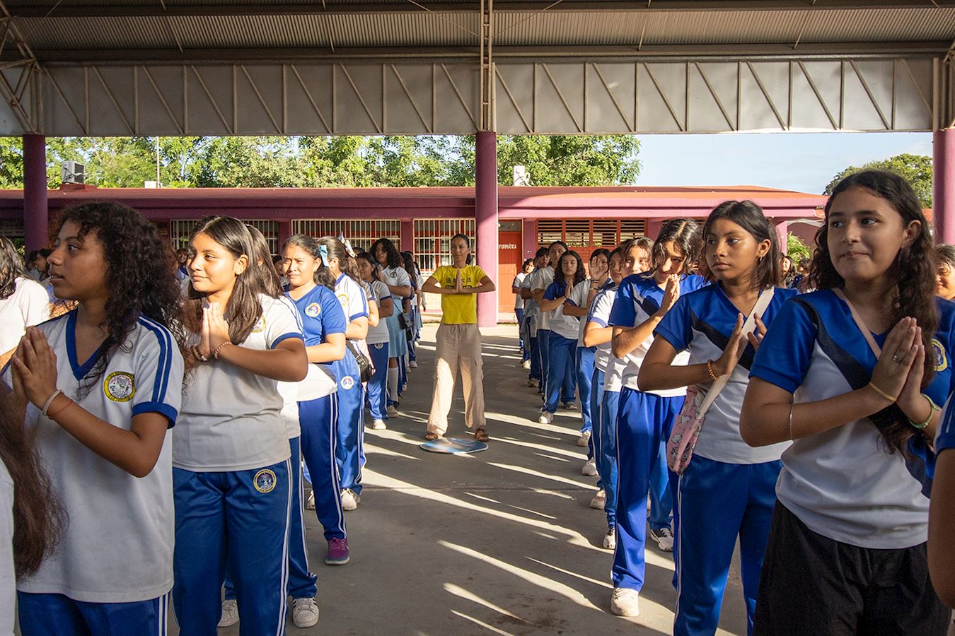 Image for article ​México: Mais de 600 professores e alunos aprendem os exercícios do Falun Dafa