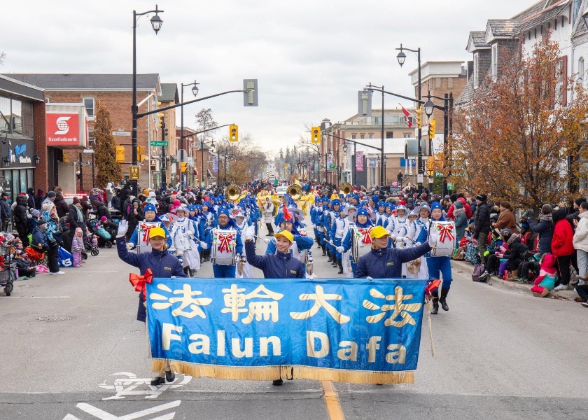 Image for article ​Toronto, Canadá: A Banda Marcial Tian Guo brilha nos desfiles de Natal da região