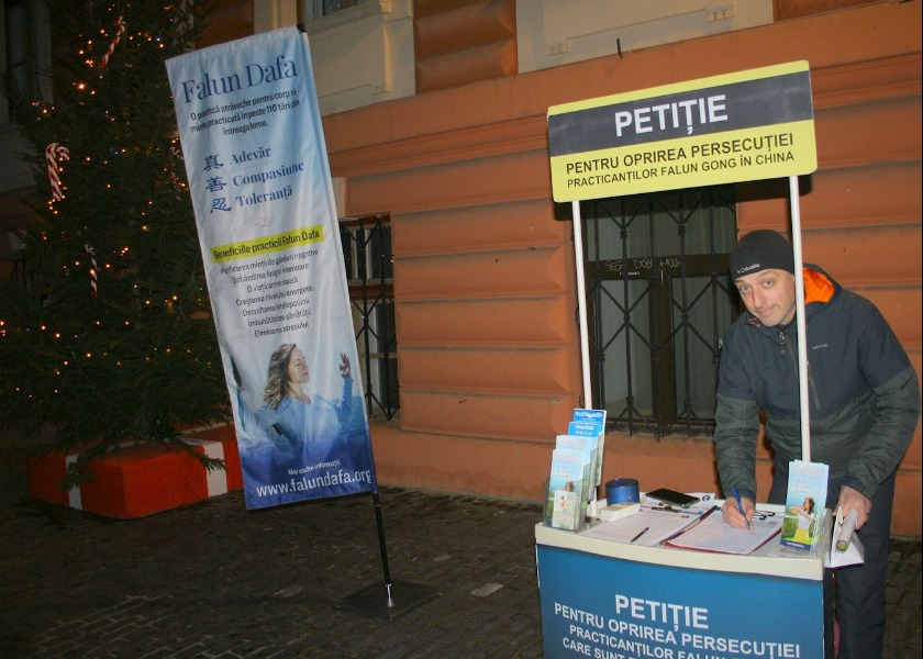 Image for article Romênia: Pessoas elogiam os princípios do Falun Dafa durante evento em Brasov