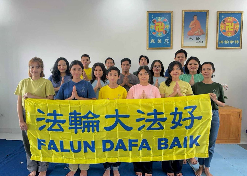 Image for article ​Bali, Indonésia: Jovens praticantes aumentam a conscientização sobre o Falun Dafa