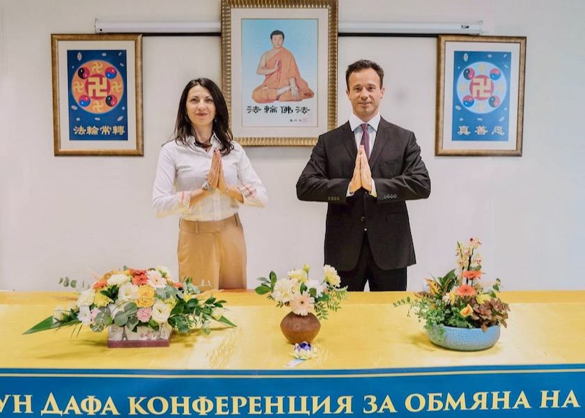 Image for article ​Praticantes búlgaros do Falun Dafa valorizam o Zhuan Falun