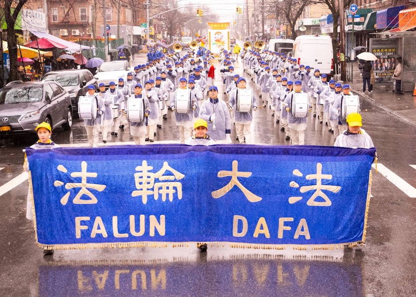 Image for article ​Brooklyn, Nova York: Grande desfile apresenta o Falun Dafa e celebra o Ano Novo Chinês