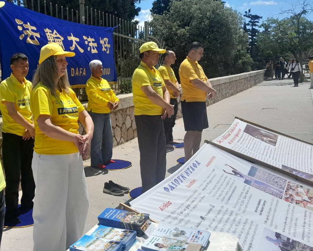 Image for article Grécia: Praticantes do Dafa comemoram o Dia Mundial do Falun Dafa em Atenas