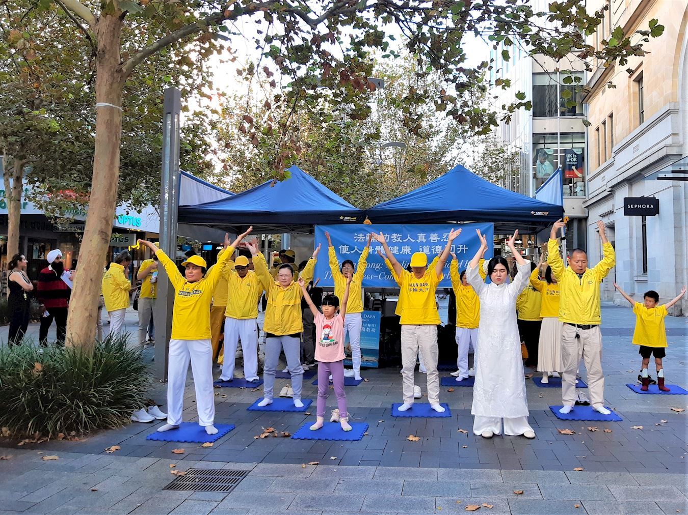 Image for article Austrália Ocidental: As pessoas elogiam os praticantes durante a celebração do Dia Mundial do Falun Dafa em Perth