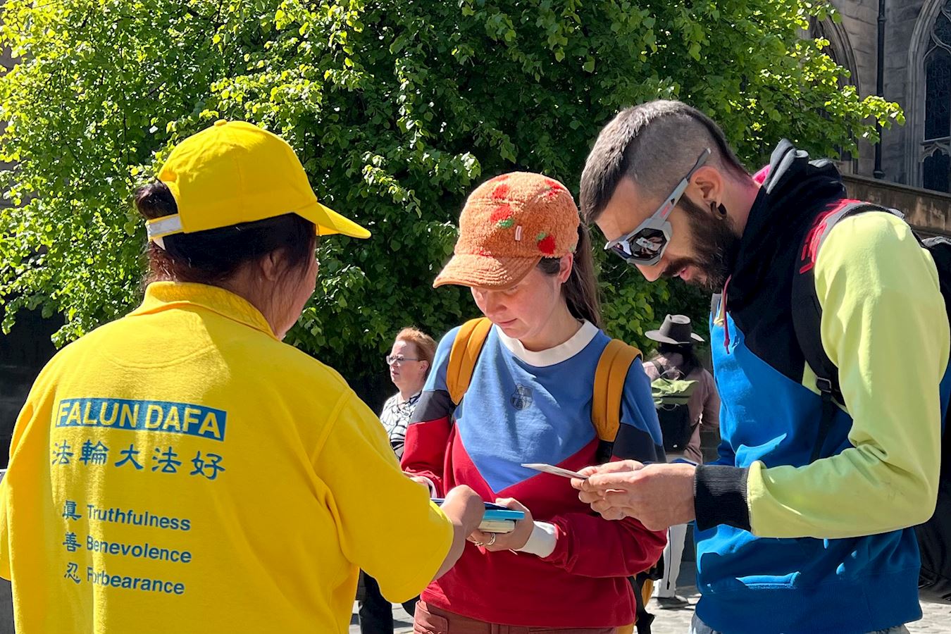 Image for article Escócia: Os praticantes comemoram o Dia Mundial do Falun Dafa