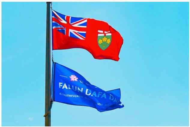 Image for article ​Canadá: Prefeito da Cornualha emite resolução e hasteia bandeira para celebrar o Dia Mundial do Falun Dafa