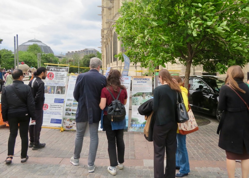 Image for article França: Pessoas elogiam o Falun Dafa em dois eventos em Paris