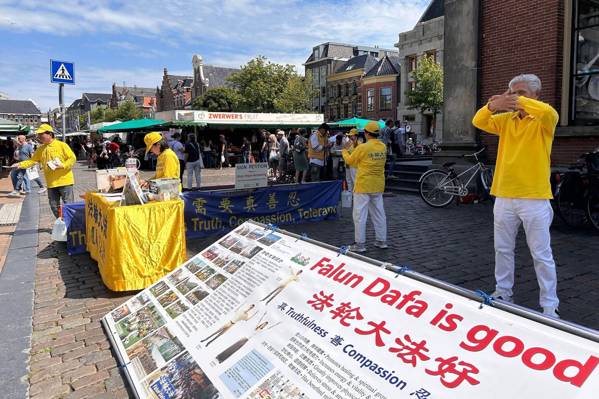 Image for article Holanda: Moradores de Groningen apoiam os esforços dos praticantes do Falun Dafa para protestar pacificamente contra a perseguição
