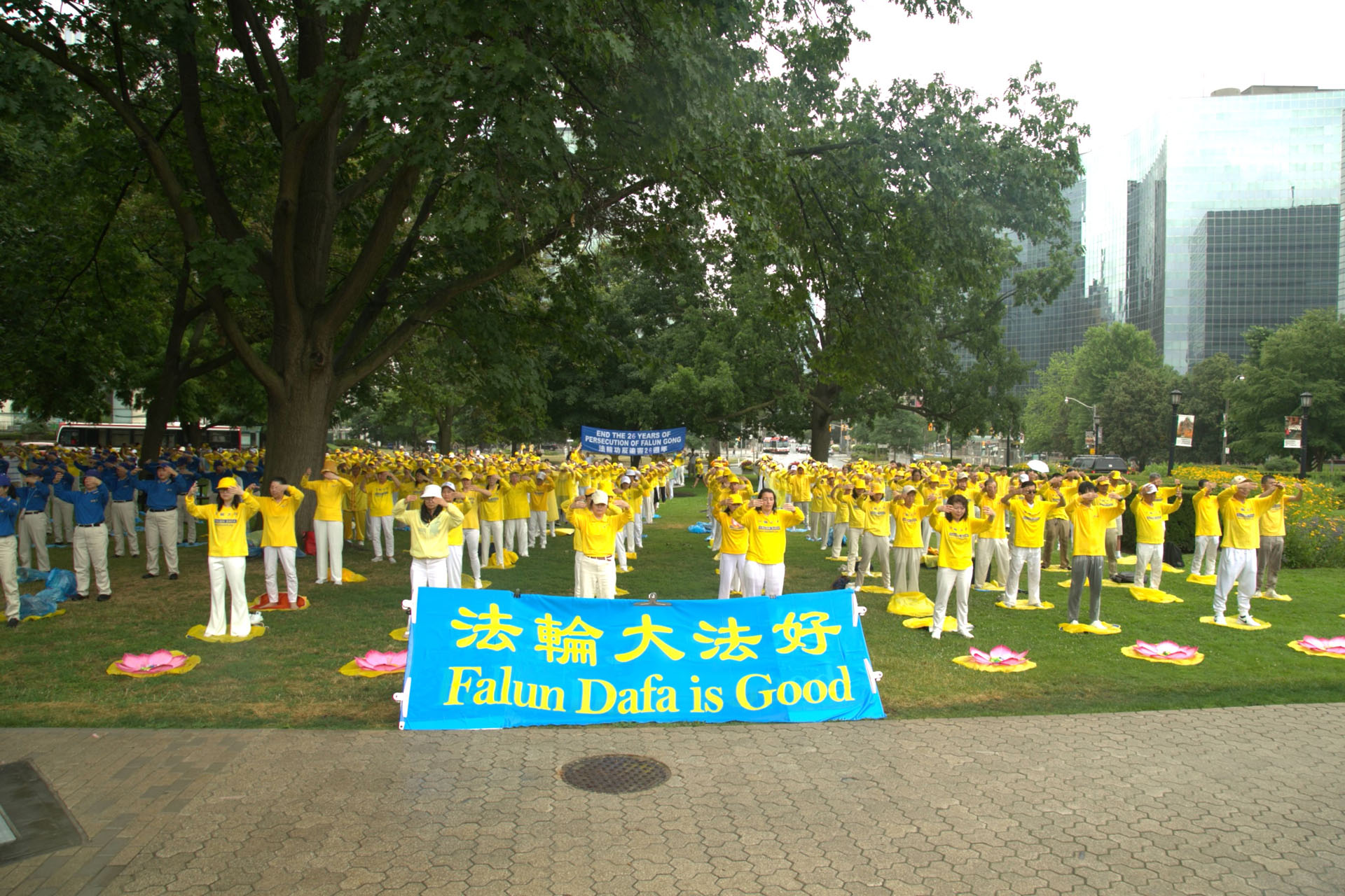Image for article Toronto, Canadá: Manifestação condena a perseguição ao Falun Dafa pelo regime comunista chinês