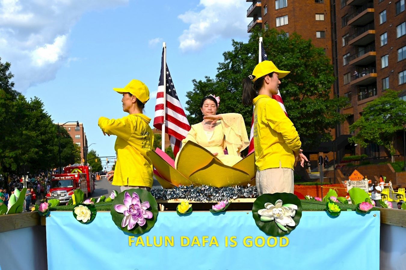 Image for article Ohio, EUA: Praticantes do Falun Gong comemoram 20 anos de participação na Parada do Dia da Independência em Columbus