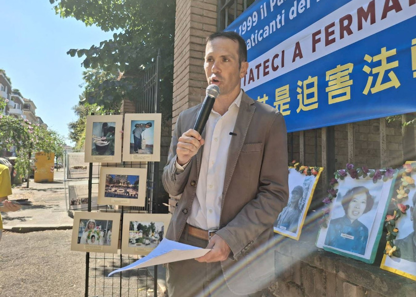 Image for article Itália: Praticantes do Falun Dafa protestam pacificamente em frente à Embaixada Chinesa