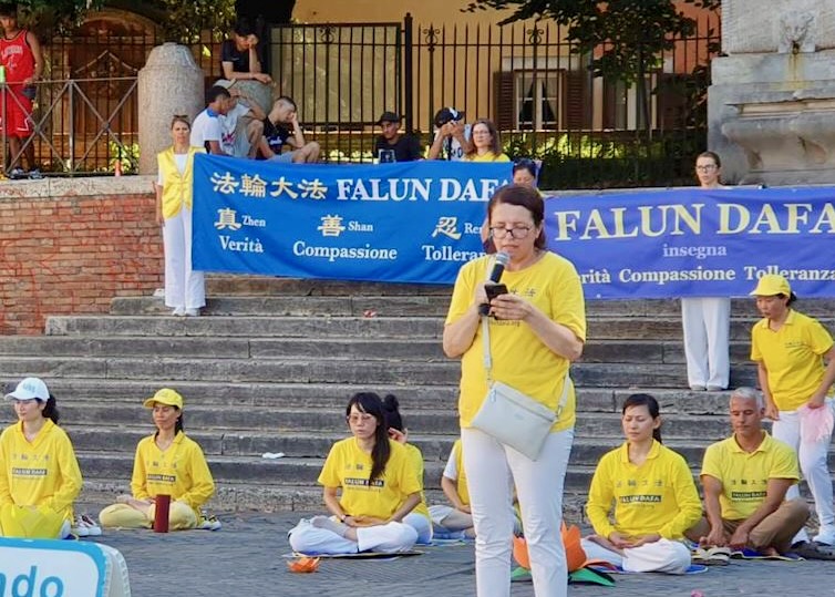 Image for article ​Itália: Praticantes do Falun Dafa realizam protesto pacífico em Roma para marcar os 26 anos de esforços para acabar com a perseguição