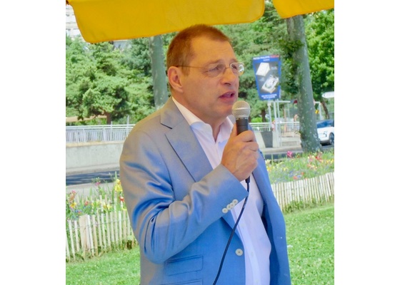 Image for article ​Suíça: Autoridades governamentais incentivam praticantes do Falun Gong em manifestação contra os 26 anos de perseguição do PCC