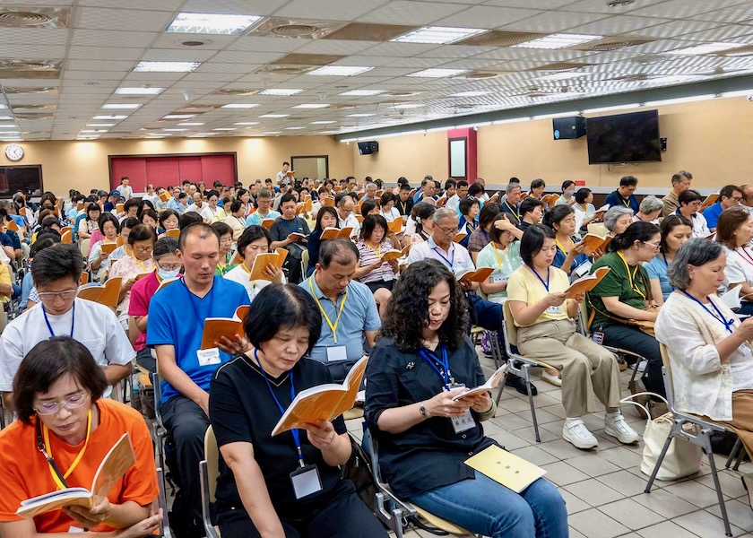 Image for article Taipei, Taiwan: Assistentes discutem suas experiências de cultivo e melhoram juntos