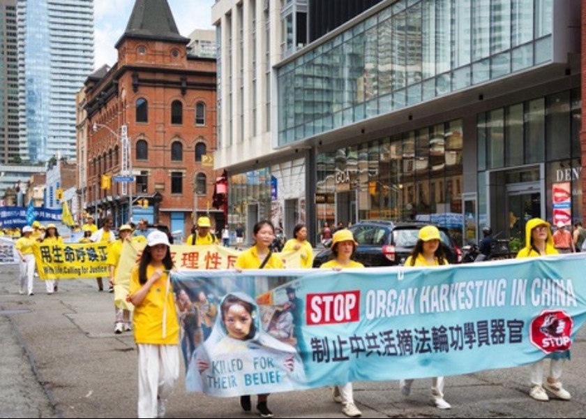 Image for article Toronto, Canadá: Pessoas elogiam o Falun Dafa durante atividades realizadas para expor a perseguição