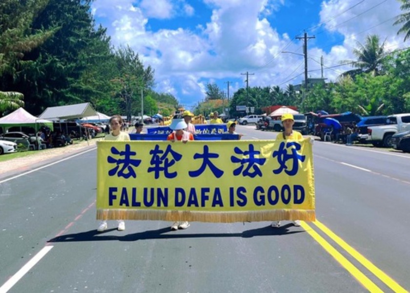 Image for article Saipan, EUA: Praticantes do Falun Dafa participam do desfile do Dia da Independência