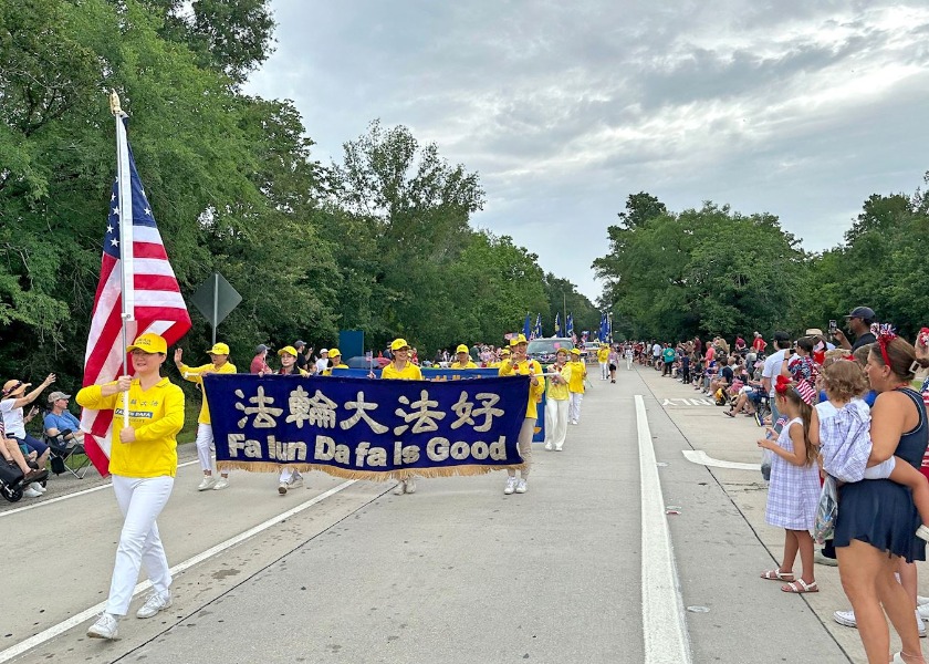 Image for article Houston, Texas: As pessoas elogiam o Falun Dafa durante o desfile do Dia da Independência