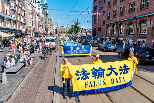Image for article Holanda: Público condena a perseguição ao Falun Dafa durante passeata em Amsterdã