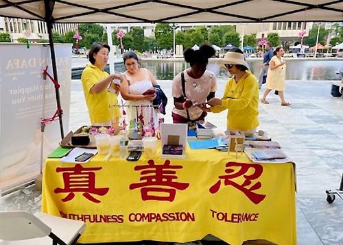 Image for article Público conhece o Falun Dafa no Festival Gastronômico do Estado de Nova York