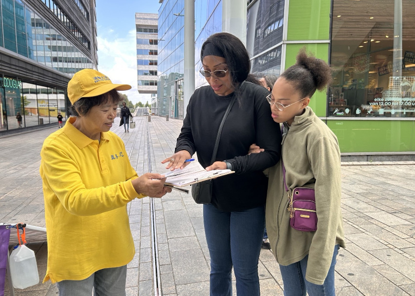 Image for article ​Holanda: As pessoas demonstram apoio ao Falun Gong em evento em Almere