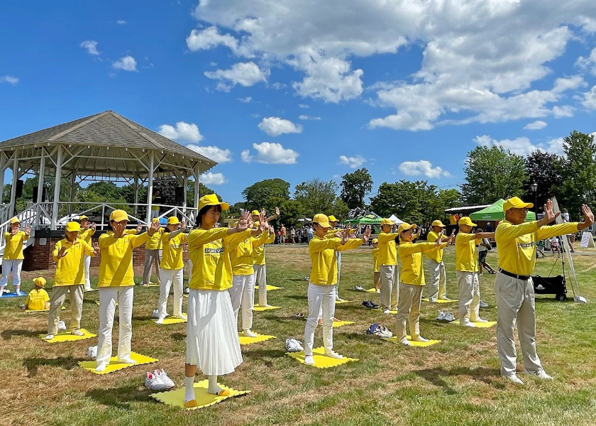 Image for article ​Massachusetts: Apresentação do Falun Dafa no evento 