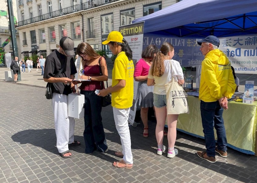 Image for article ​França: Os moradores de Nantes expressam apoio ao Falun Gong