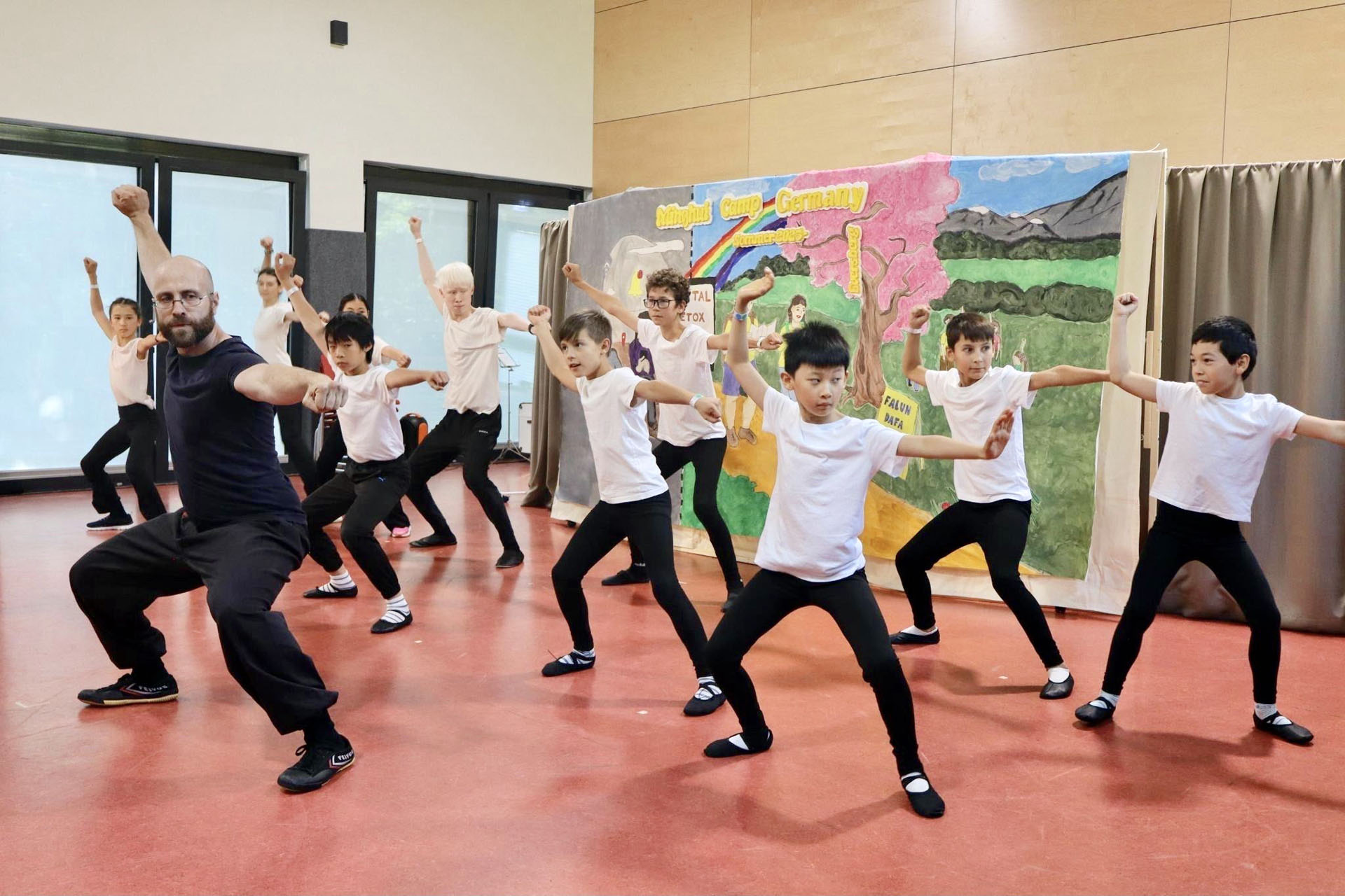 Image for article Acampamento de verão Minghui na Alemanha: Cultivando e aprimorando-se por meio da diversão e do aprendizado