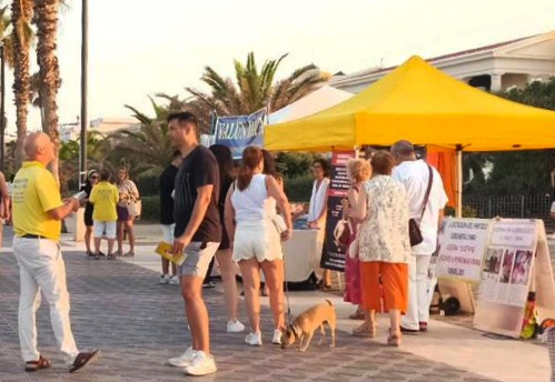 Image for article Valência, Espanha: Público elogia o Falun Dafa e os esforços dos praticantes para impedir a perseguição do PCC