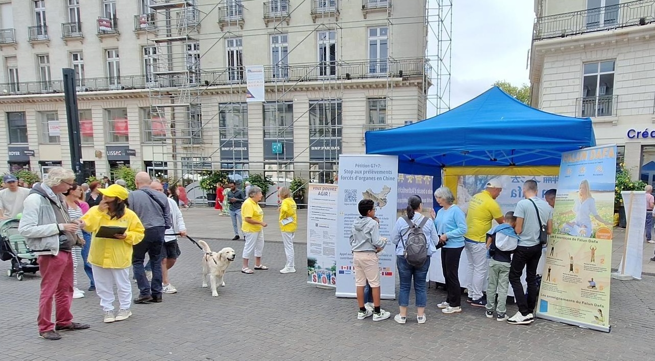 Image for article Moradores de três cidades francesas participam de atividades promocionais do Falun Dafa