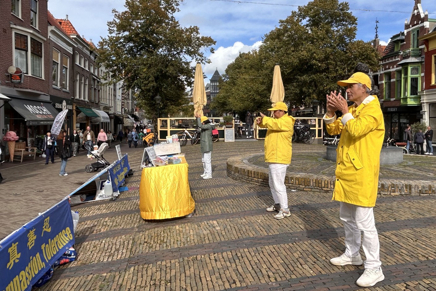 Image for article Holanda: Durante o evento em Alkmaar as pessoas condenam a perseguição ao Falun Dafa