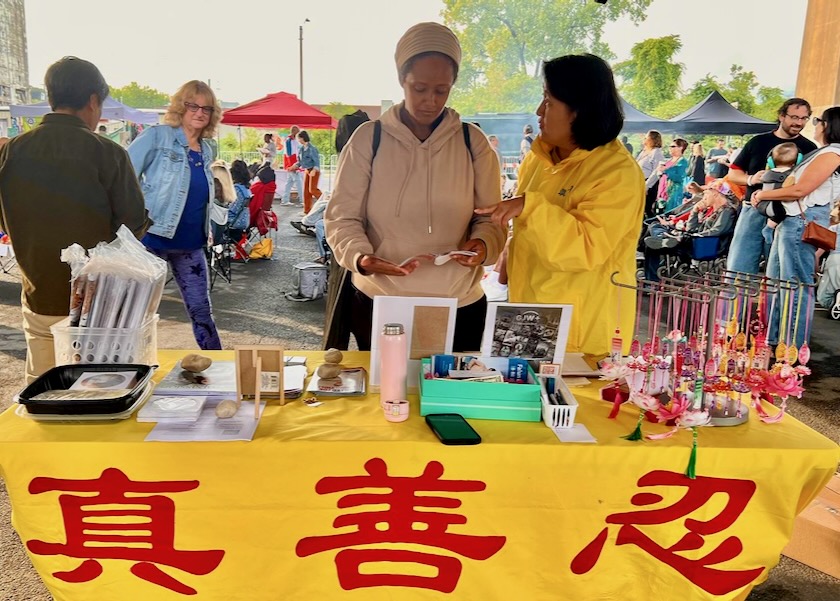 Image for article Albany, Nova York: Participantes do Festival de Jazz Riverfront aprendem sobre o Falun Dafa