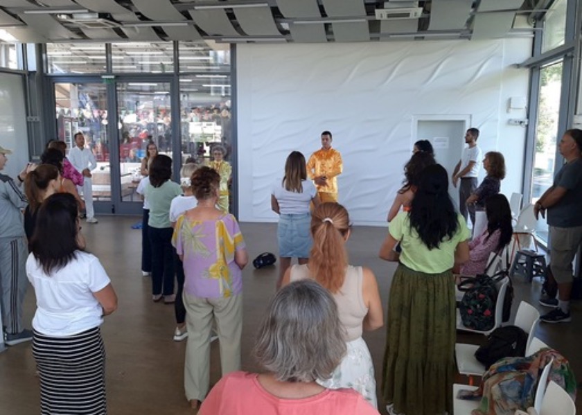 Image for article ​Bulgária: Apresentando o Falun Dafa no Festival de Saúde de Burgas