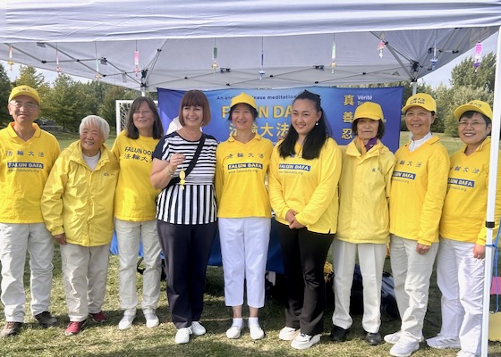 Image for article ​Ottawa, Canadá: Apresentando o Falun Dafa em festivais multiculturais